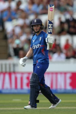 Heather Knight (England)