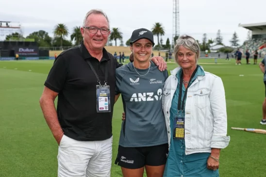 Polling Inglis receiving her NZ cap